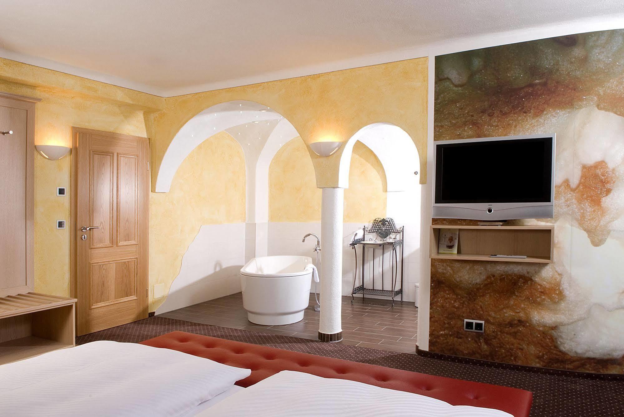 Hotel & Brauereigasthof Drei Kronen Меммельсдорф Экстерьер фото